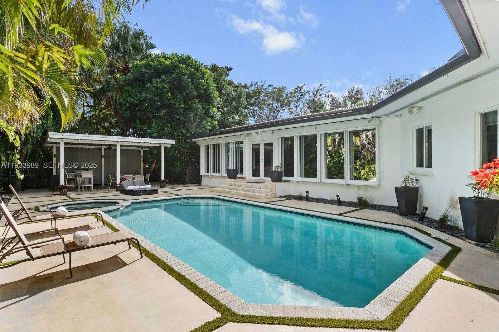 Small Image of 6511 RIVIERA DR, Coral Gables Number 25