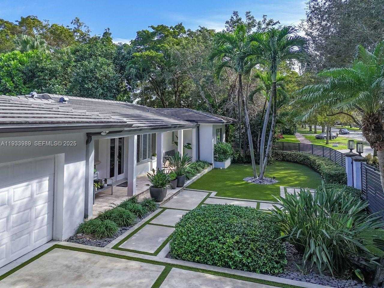 Small Image of 6511 RIVIERA DR, Coral Gables Number 30