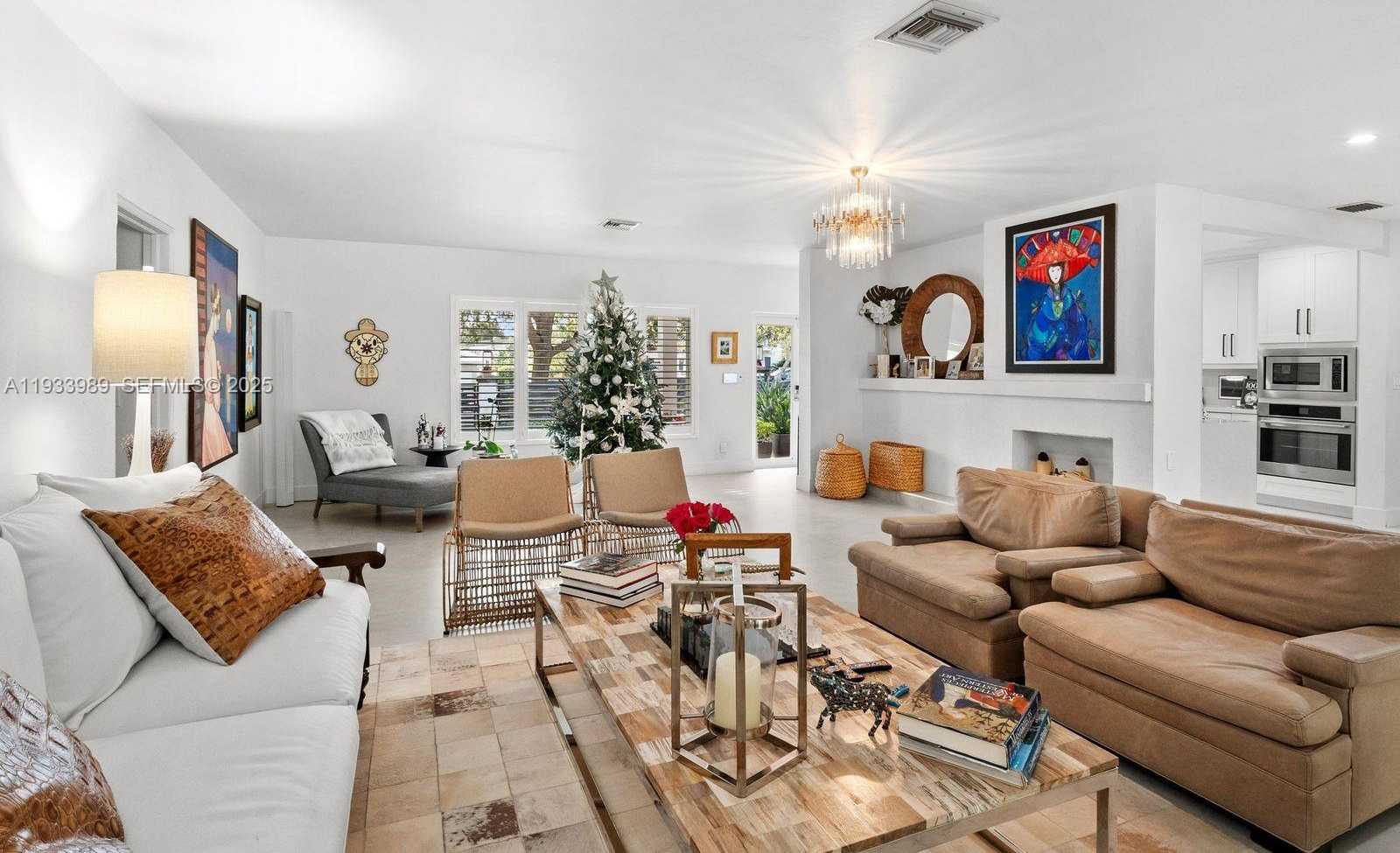 Small Image of 6511 RIVIERA DR, Coral Gables Number 4