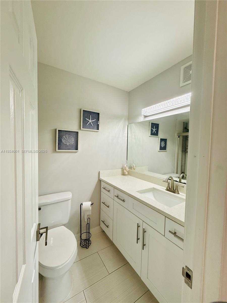 Small Image of Wellington Number 18