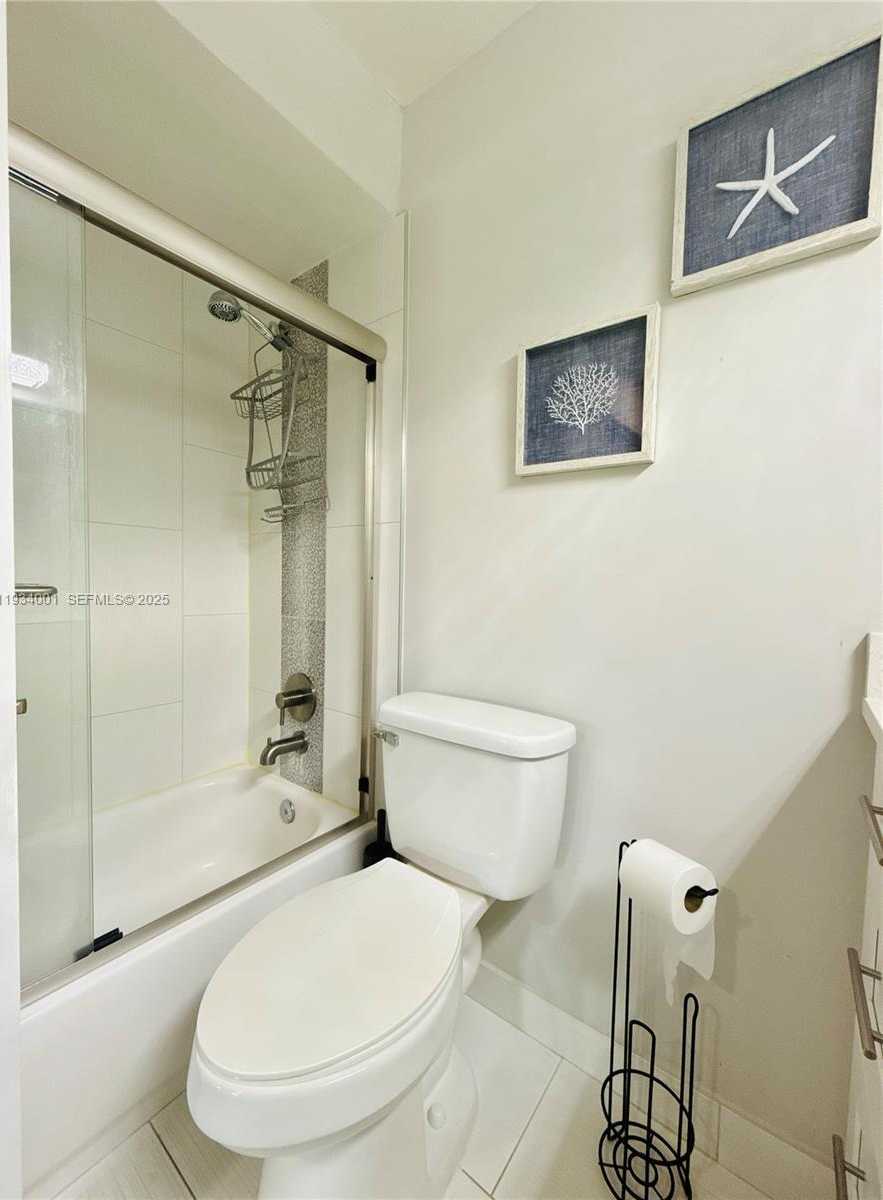 Small Image of Wellington Number 19