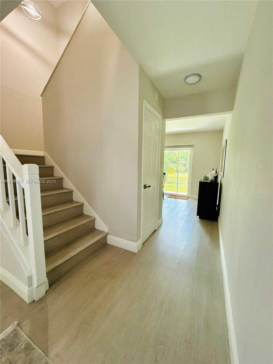 Small Image of Wellington Number 2