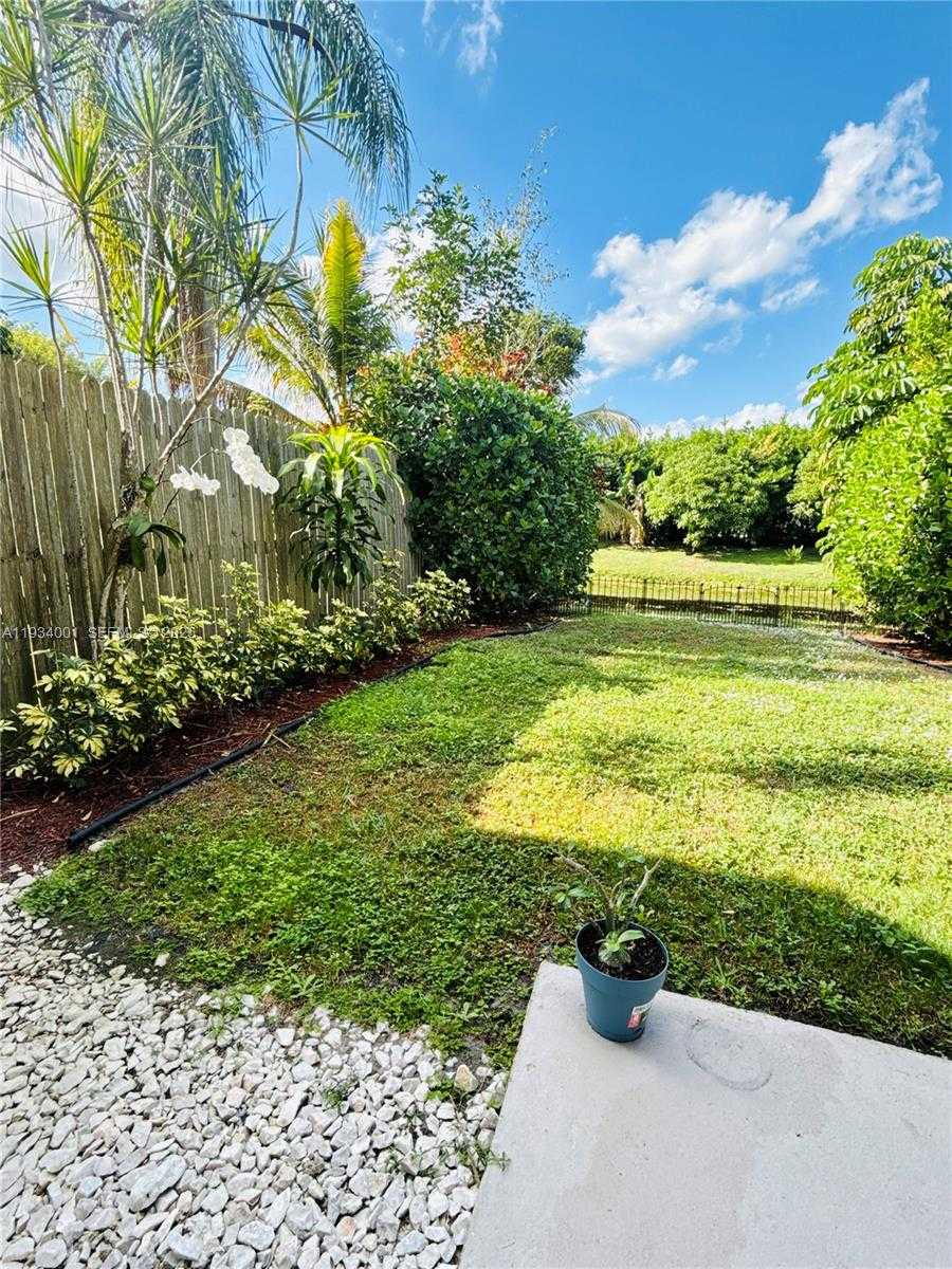 Small Image of Wellington Number 26