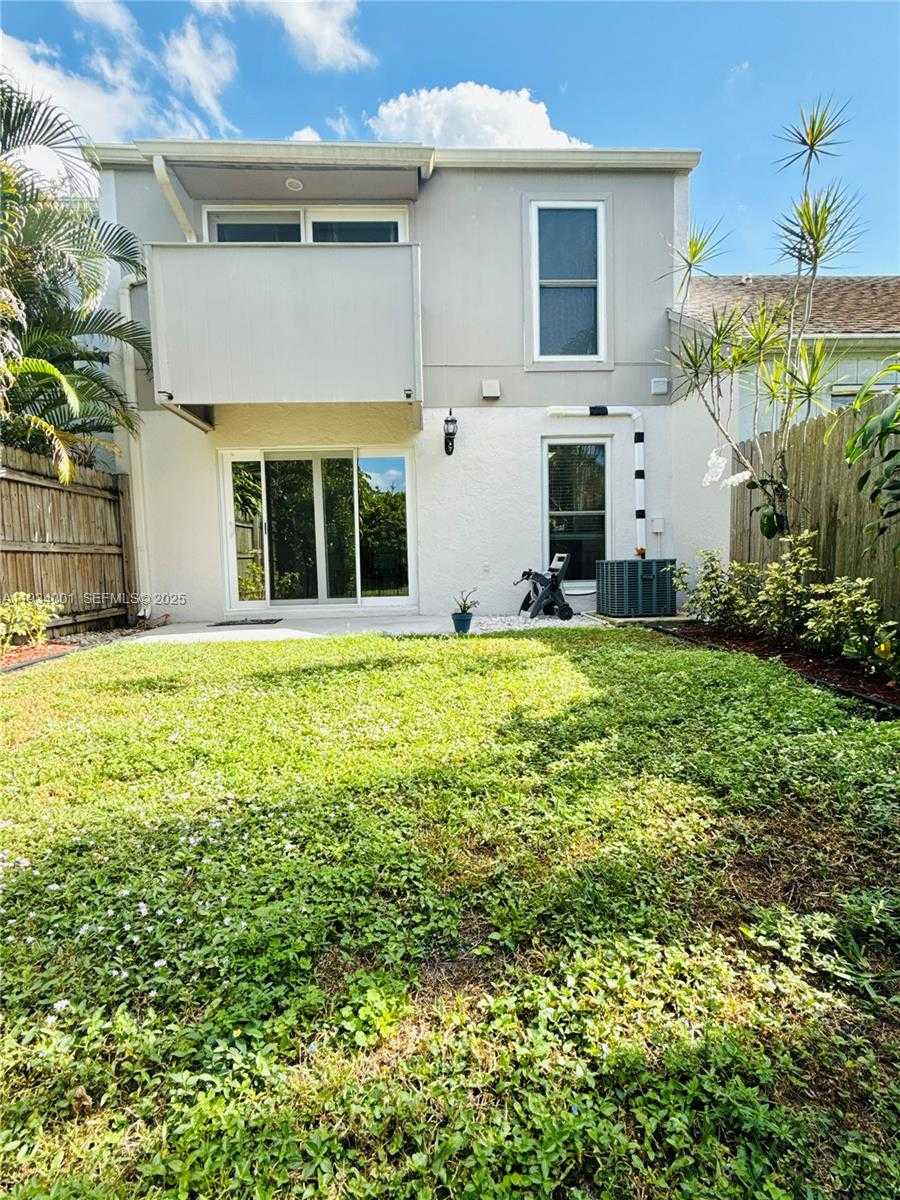 Small Image of Wellington Number 27