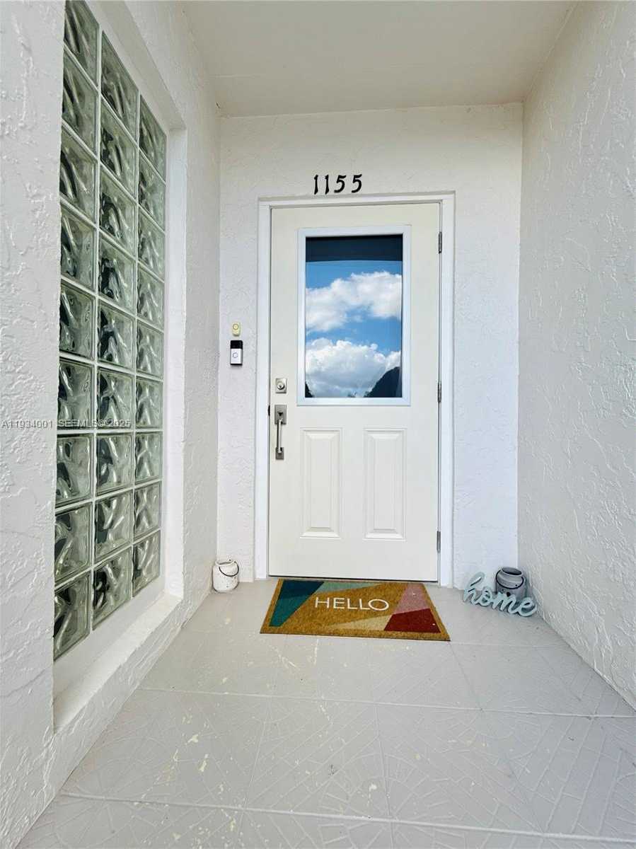 Small Image of Wellington Number 28