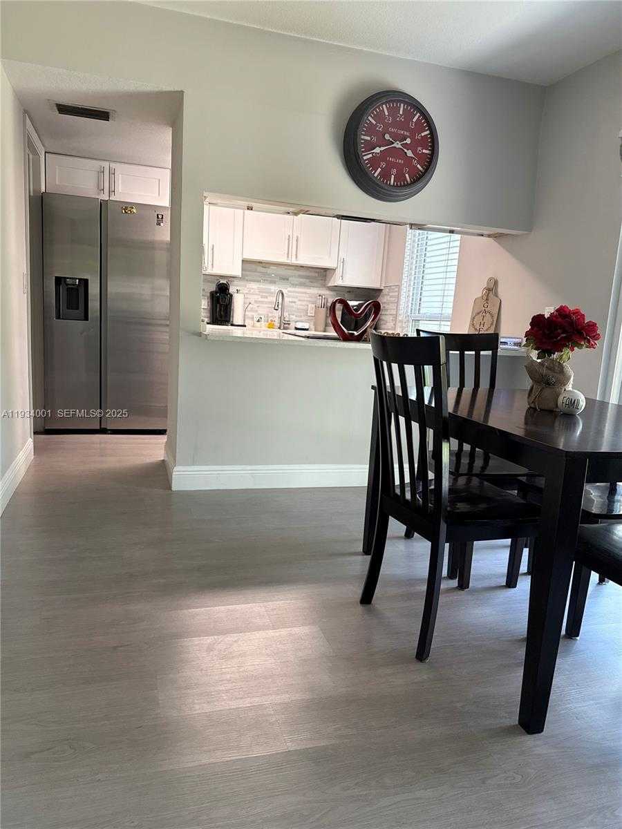 Small Image of Wellington Number 3