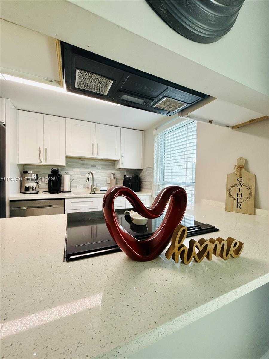 Small Image of Wellington Number 4