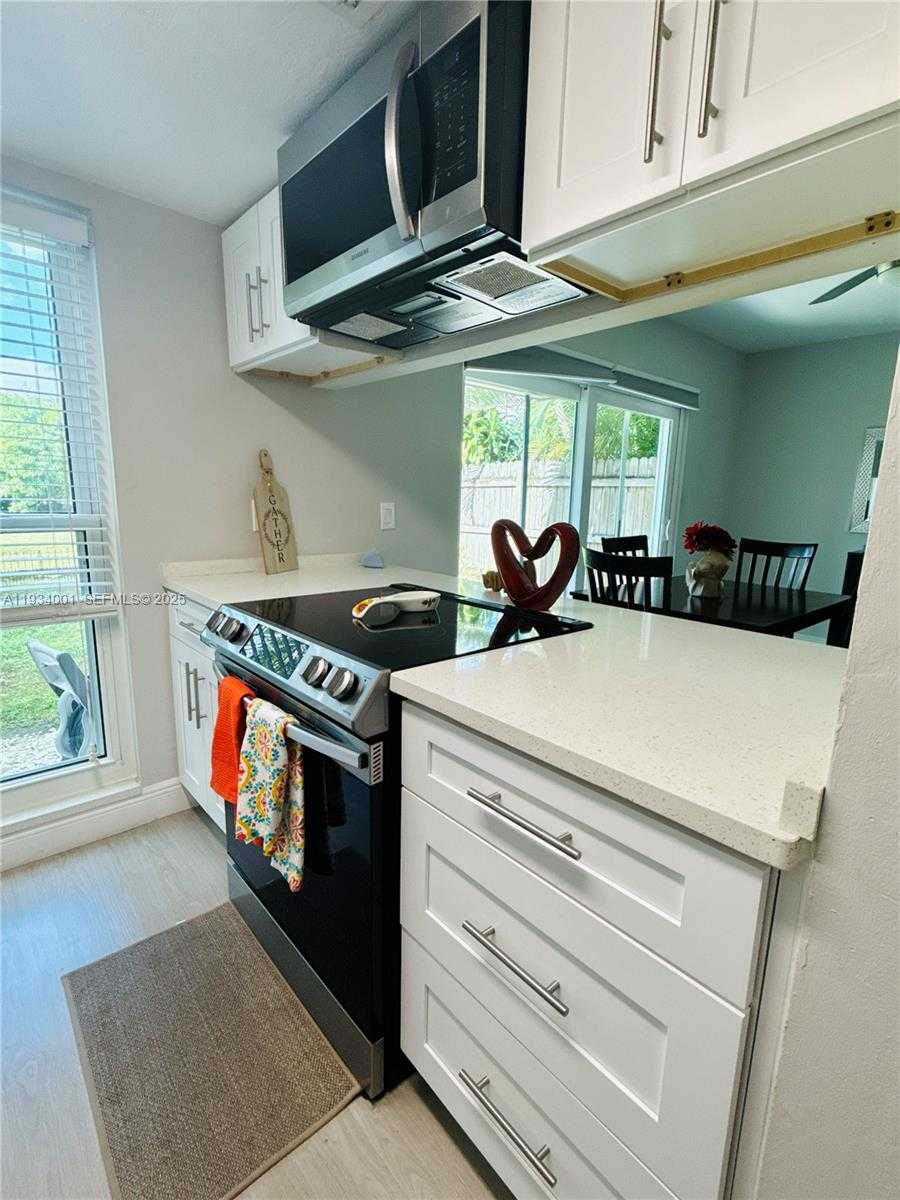 Small Image of Wellington Number 7