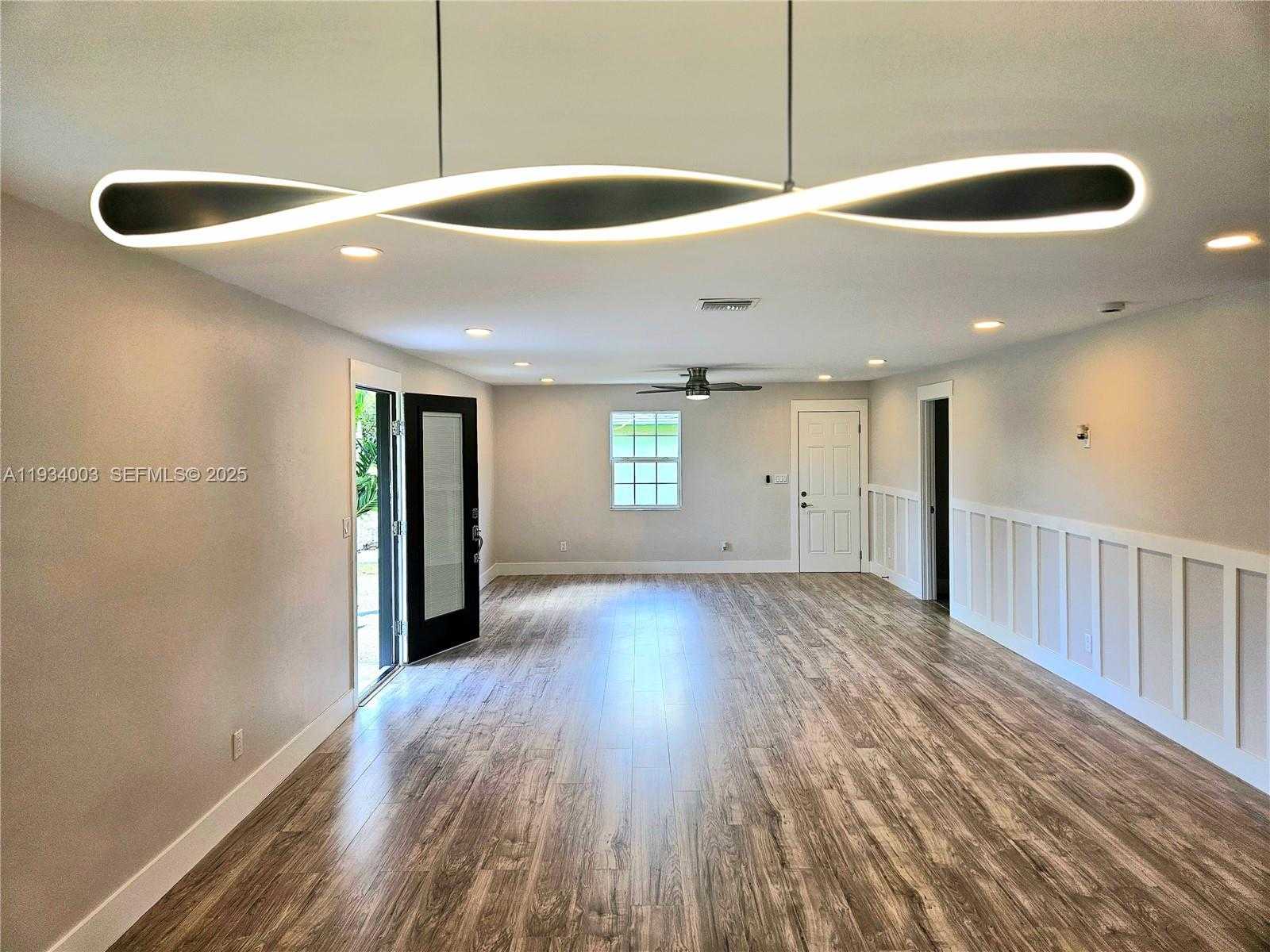 Small Image of 137 DOW LN, Fort Myers Number 10