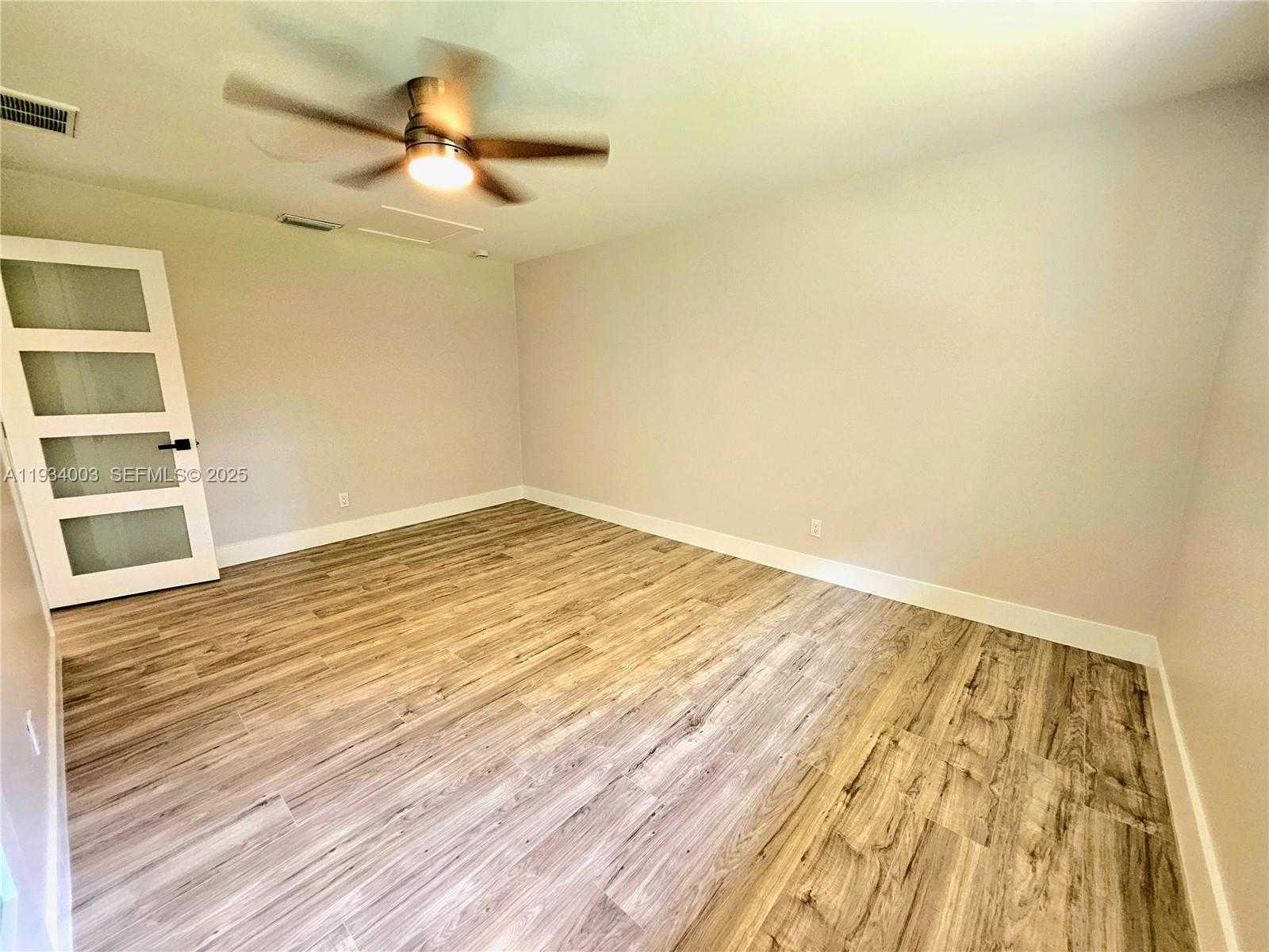 Small Image of 137 DOW LN, Fort Myers Number 16