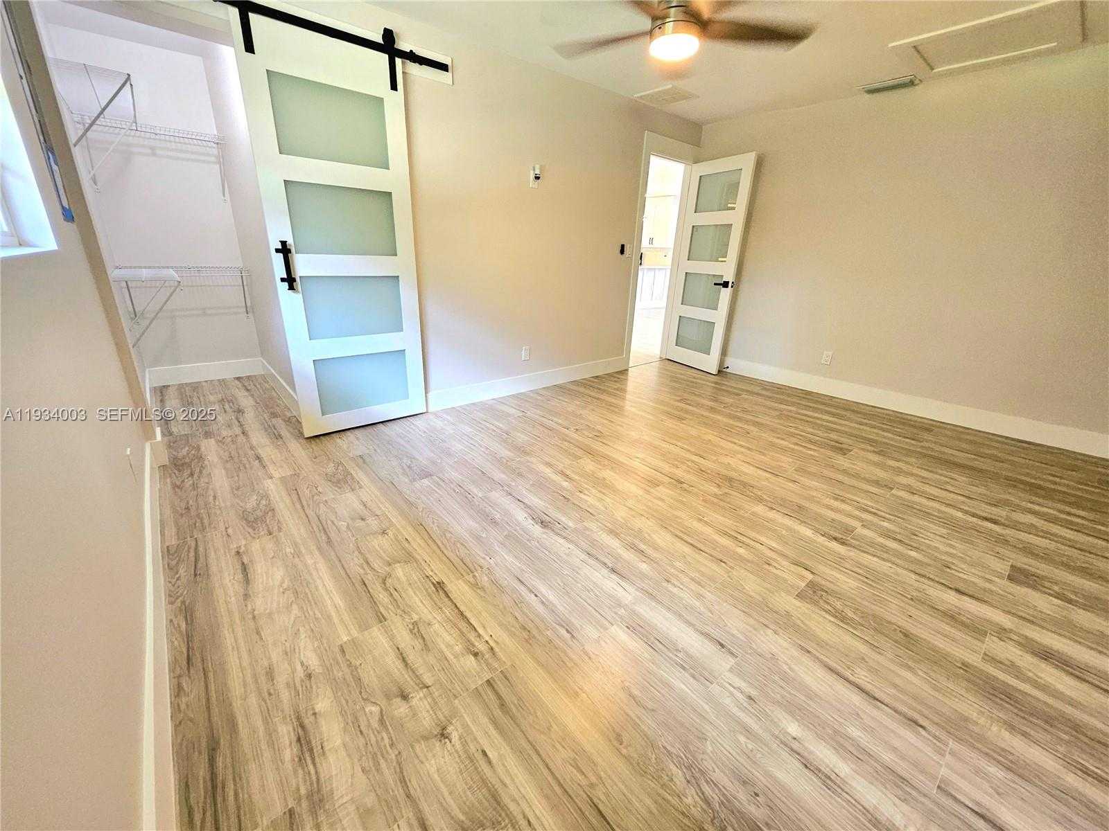 Small Image of 137 DOW LN, Fort Myers Number 17