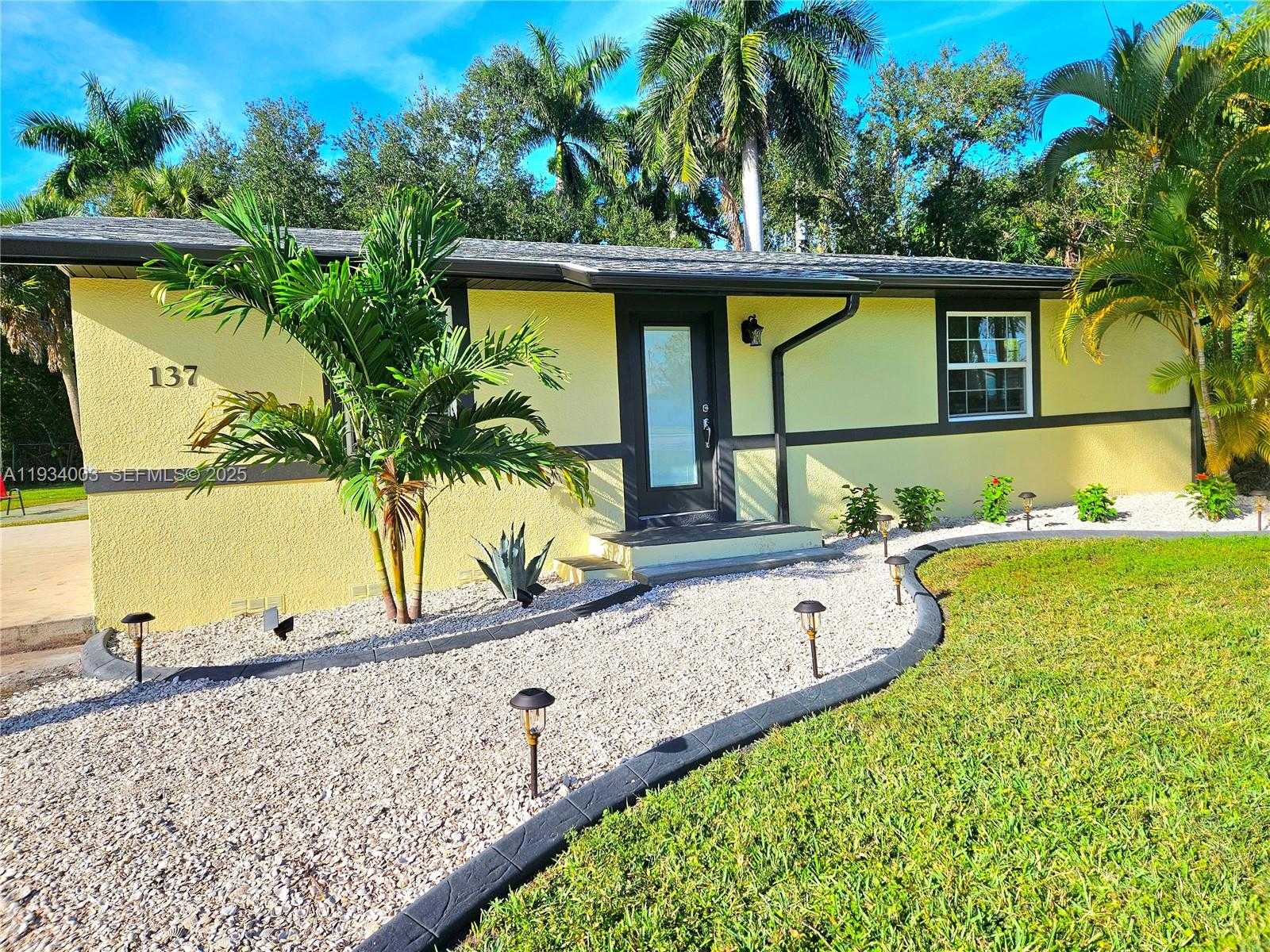 Small Image of 137 DOW LN, Fort Myers Number 2