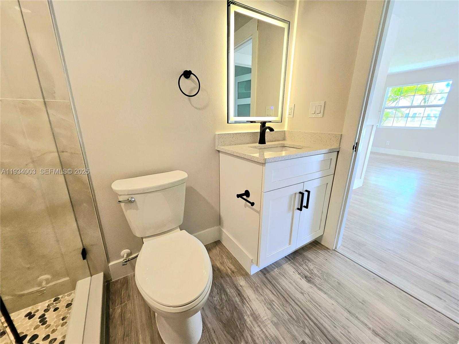 Small Image of 137 DOW LN, Fort Myers Number 20