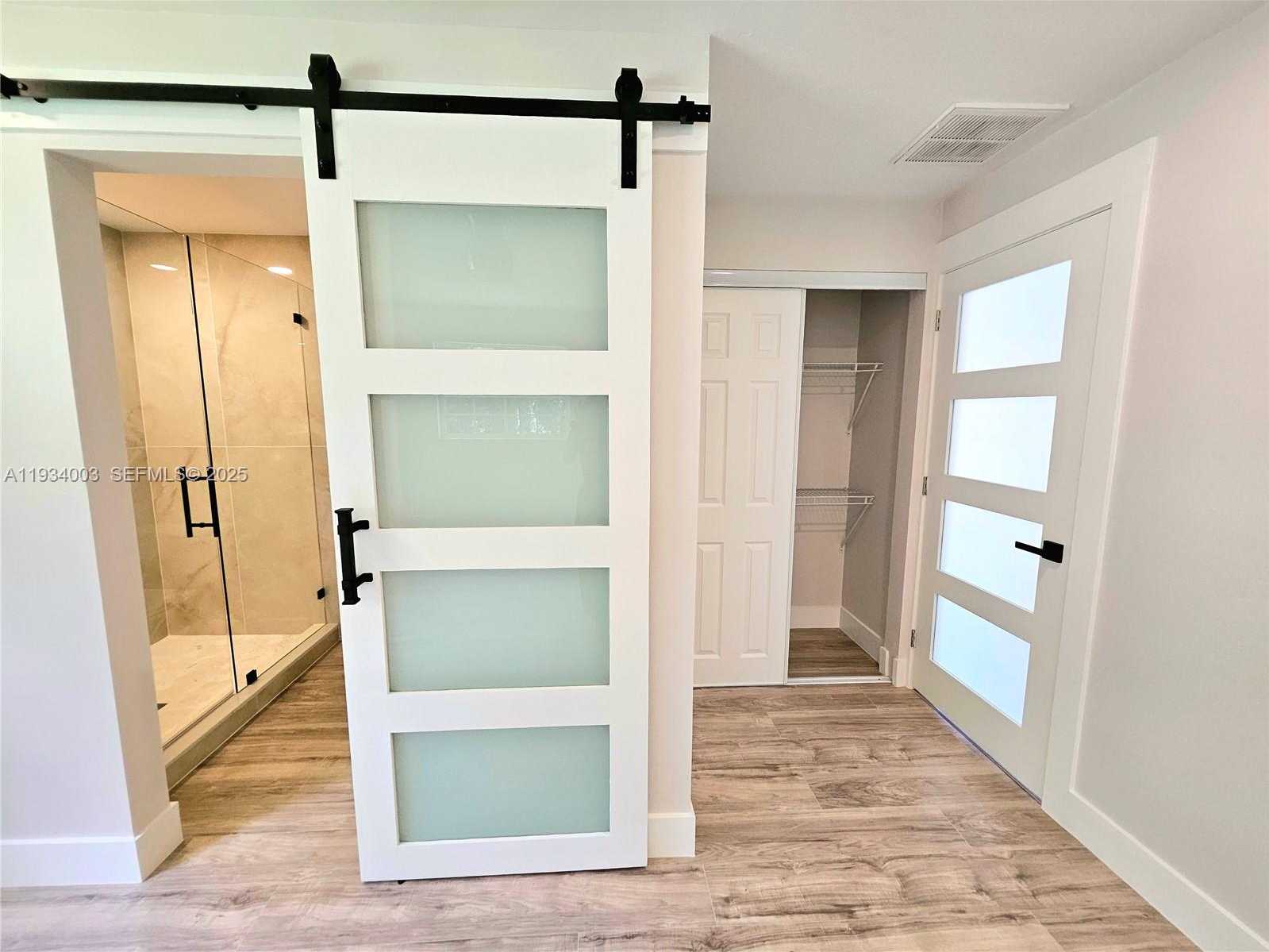 Small Image of 137 DOW LN, Fort Myers Number 22