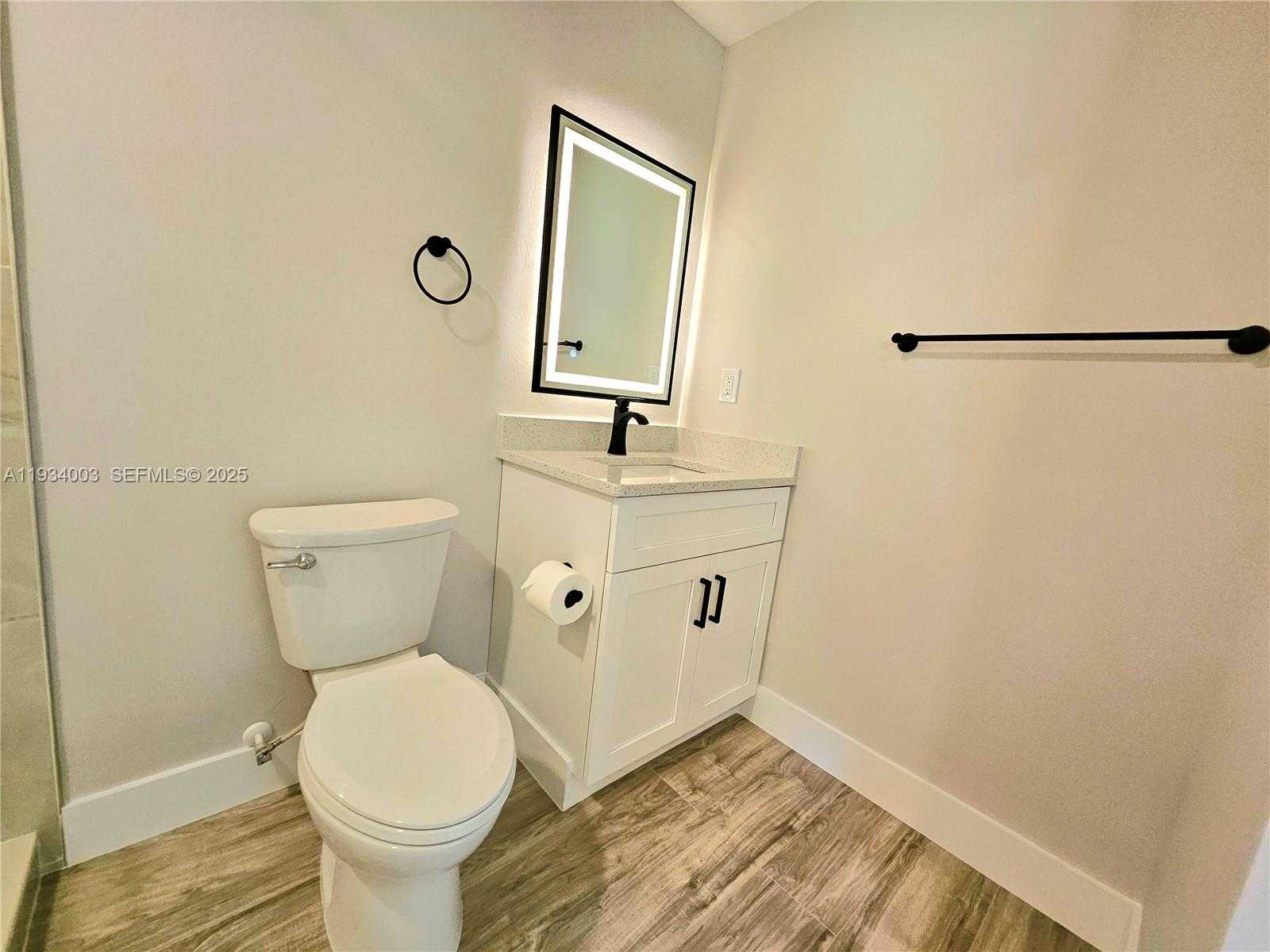 Small Image of 137 DOW LN, Fort Myers Number 24