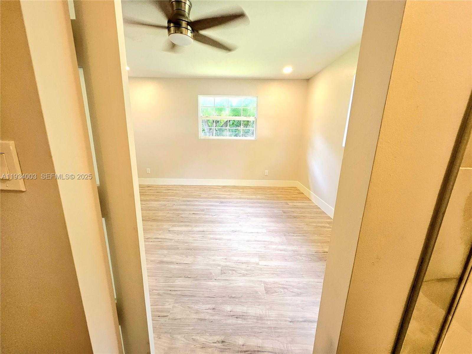 Small Image of 137 DOW LN, Fort Myers Number 25