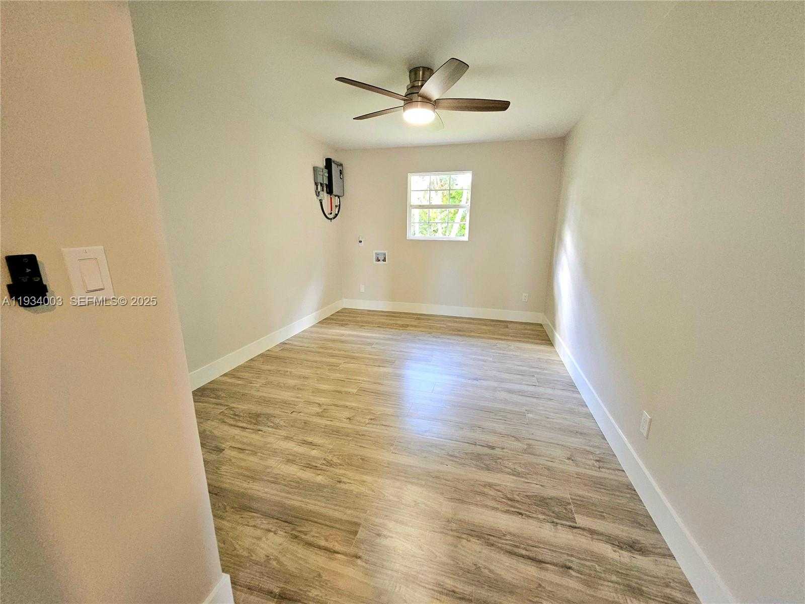 Small Image of 137 DOW LN, Fort Myers Number 28