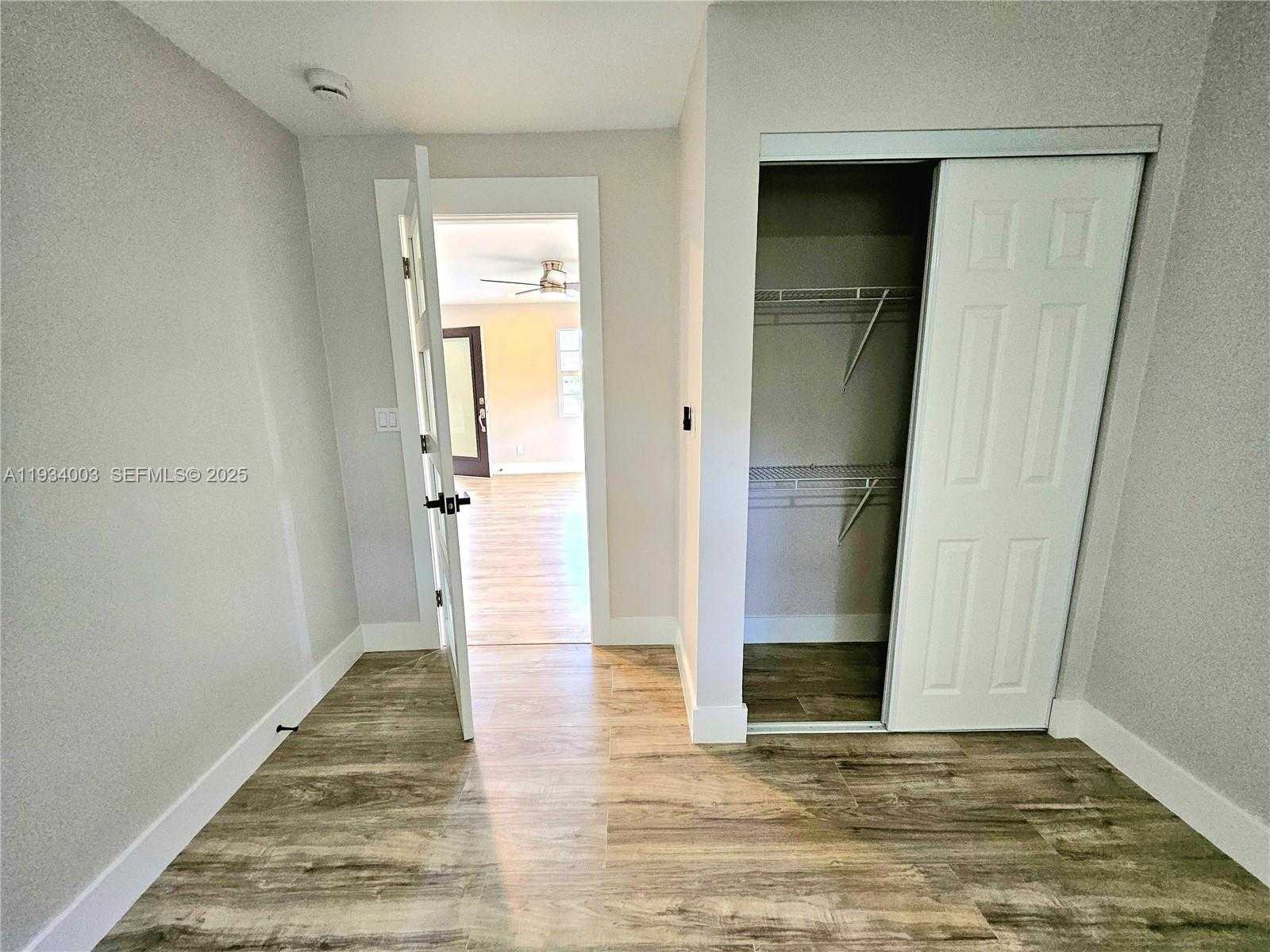 Small Image of 137 DOW LN, Fort Myers Number 31