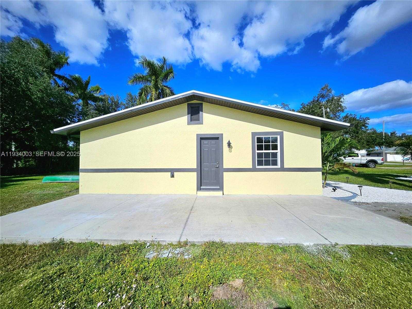 Small Image of 137 DOW LN, Fort Myers Number 33