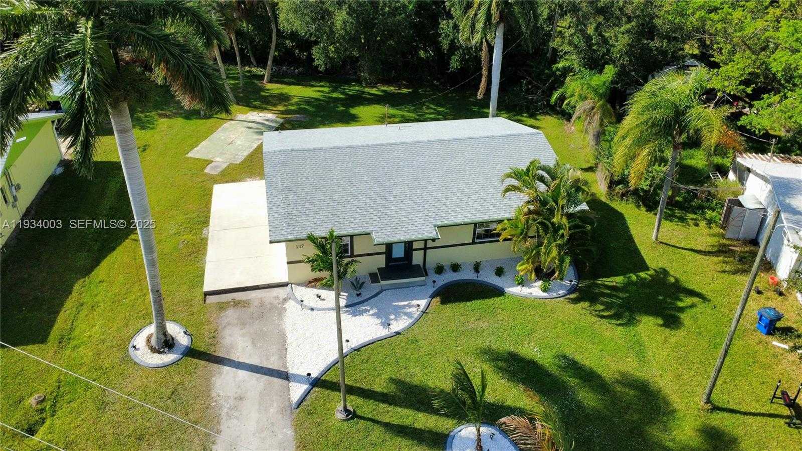 Small Image of 137 DOW LN, Fort Myers Number 36