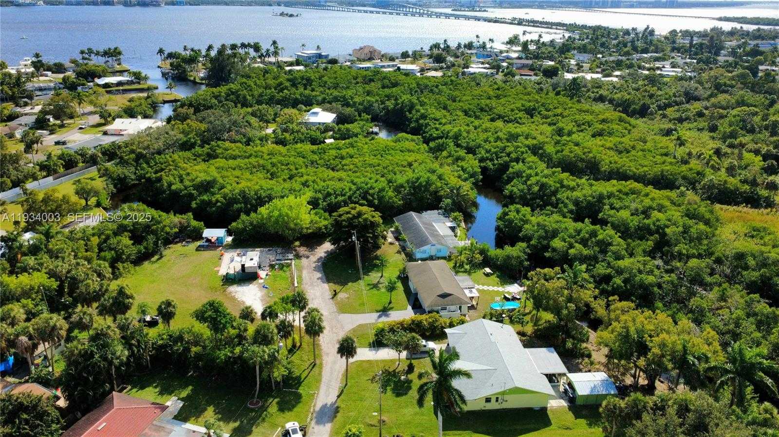 Small Image of 137 DOW LN, Fort Myers Number 37