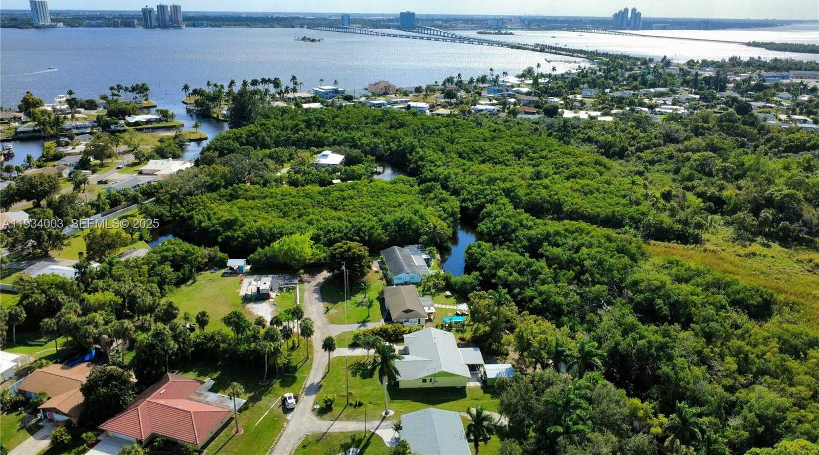 Small Image of 137 DOW LN, Fort Myers Number 38