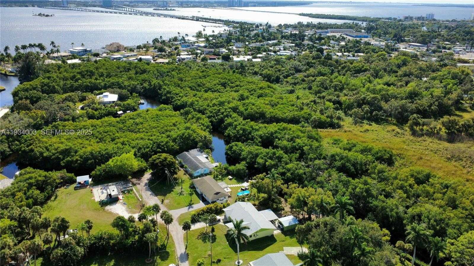 Small Image of 137 DOW LN, Fort Myers Number 39