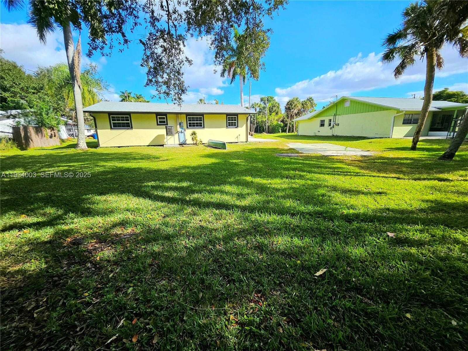 Small Image of 137 DOW LN, Fort Myers Number 46