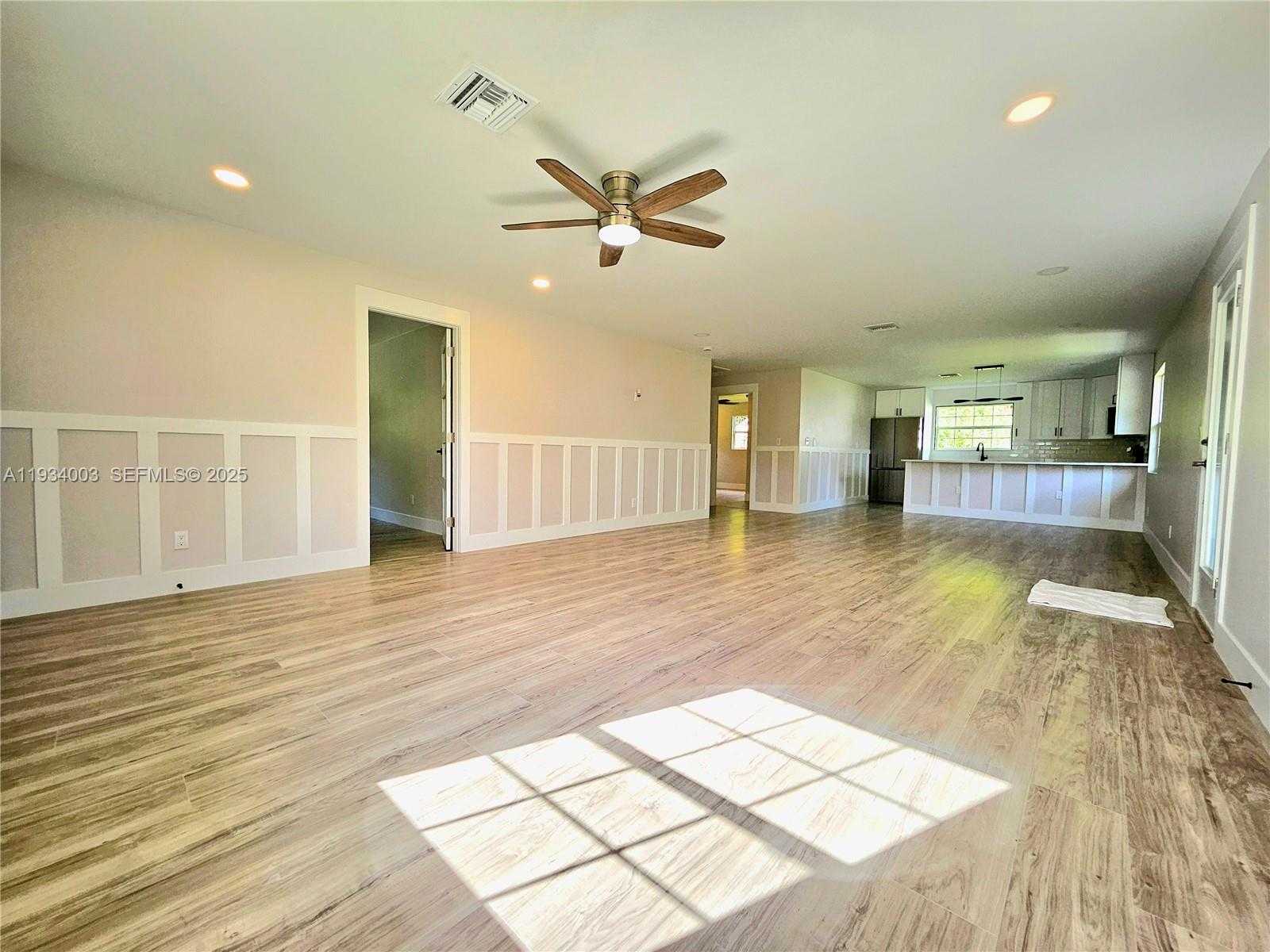 Small Image of 137 DOW LN, Fort Myers Number 7