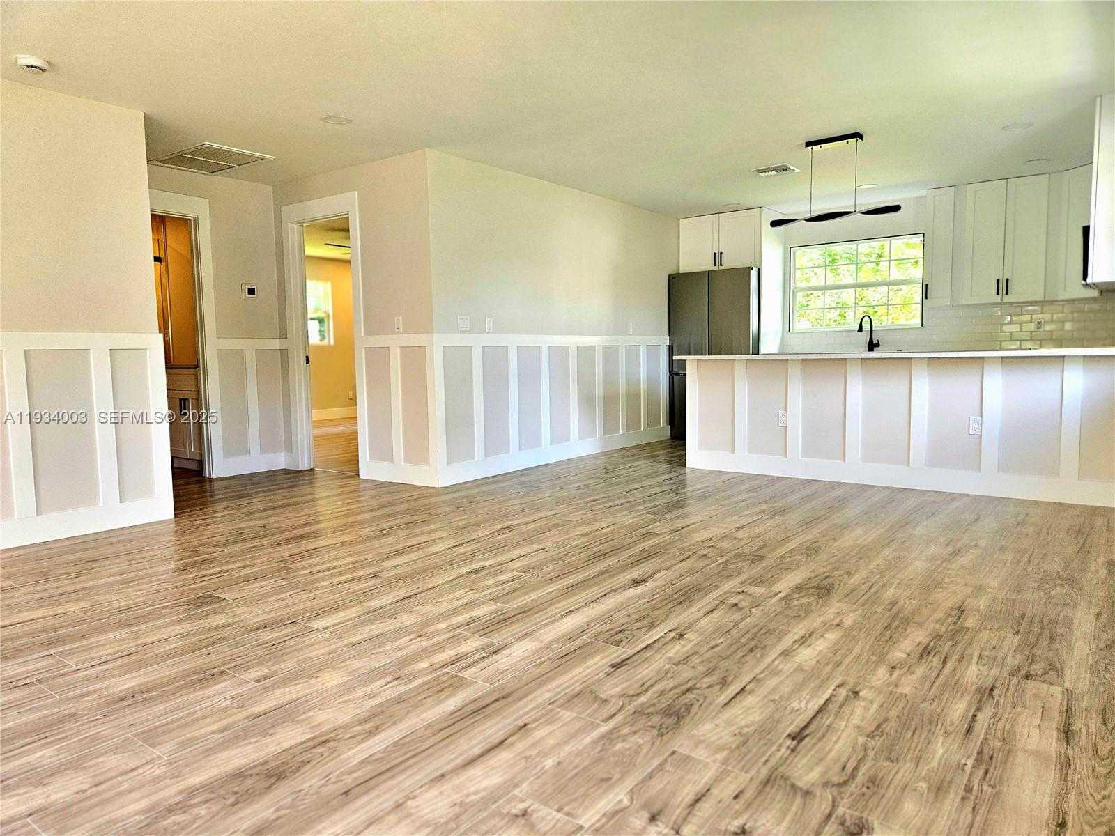 Small Image of 137 DOW LN, Fort Myers Number 8