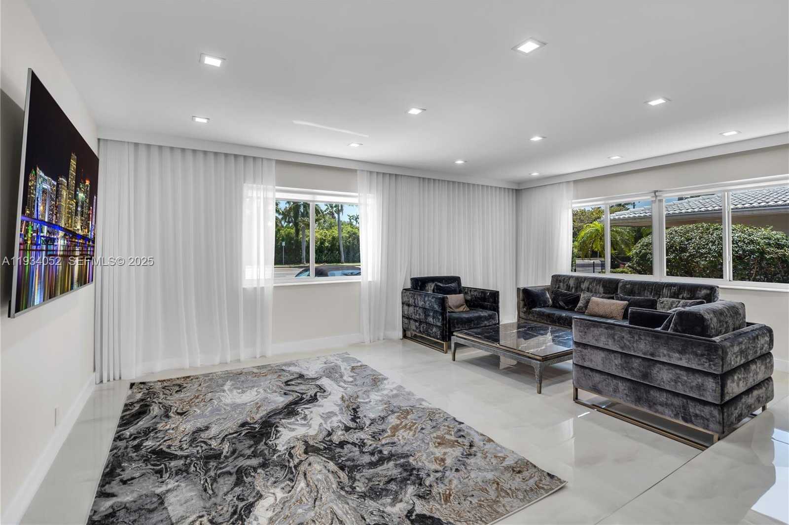 Small Image of 1045 HOLLYWOOD BLVD, Hollywood Number 11