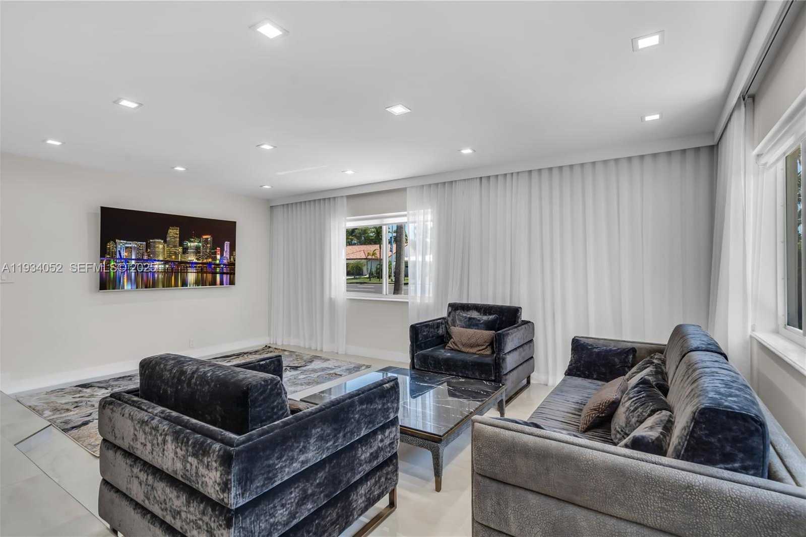 Small Image of 1045 HOLLYWOOD BLVD, Hollywood Number 12