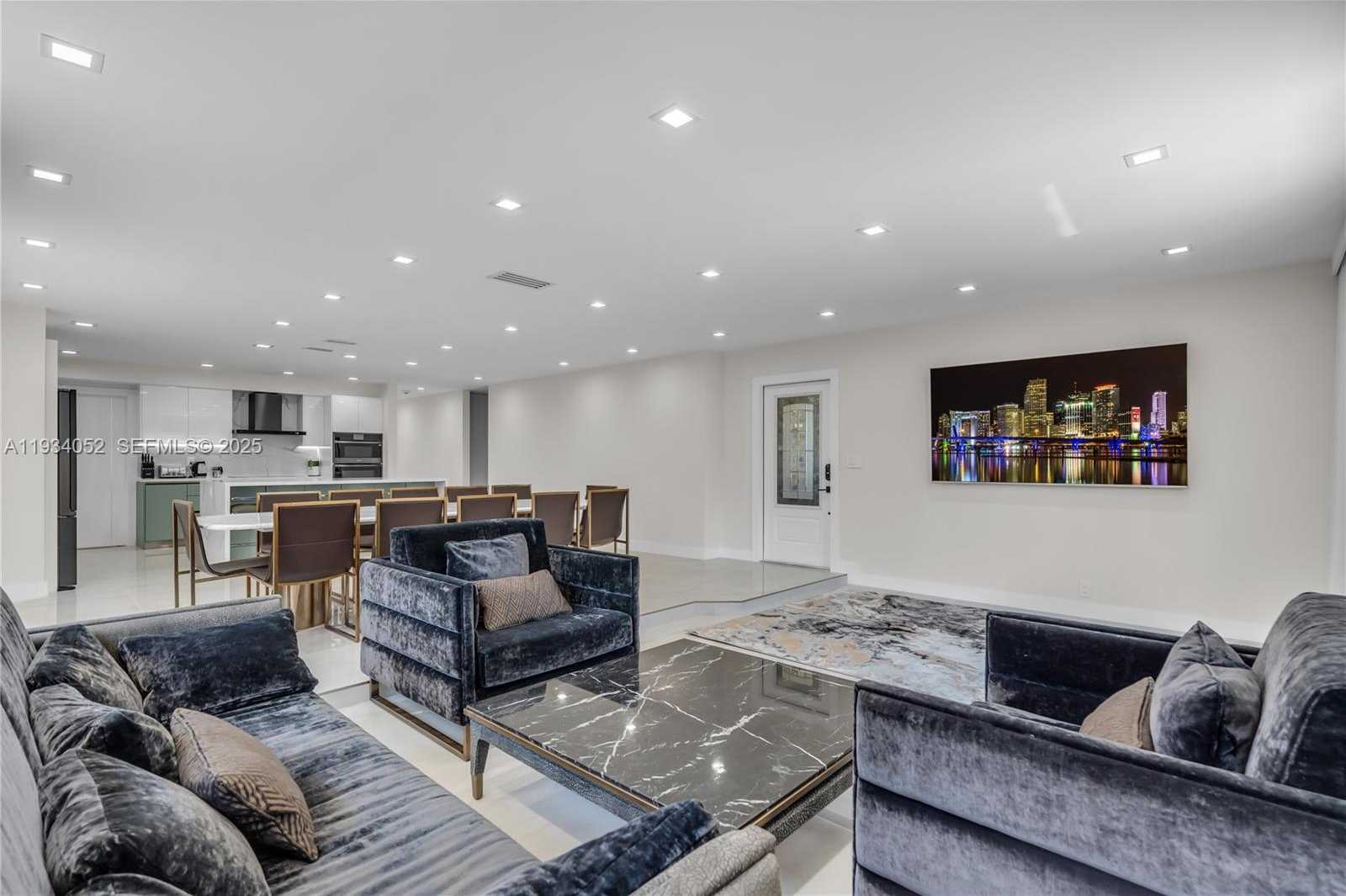 Small Image of 1045 HOLLYWOOD BLVD, Hollywood Number 13