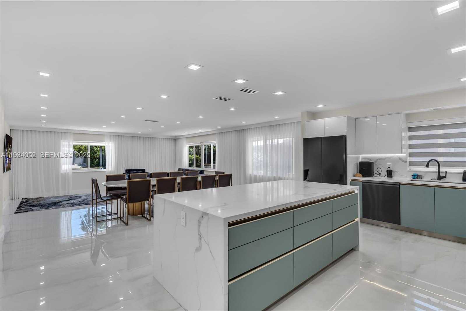 Small Image of 1045 HOLLYWOOD BLVD, Hollywood Number 17