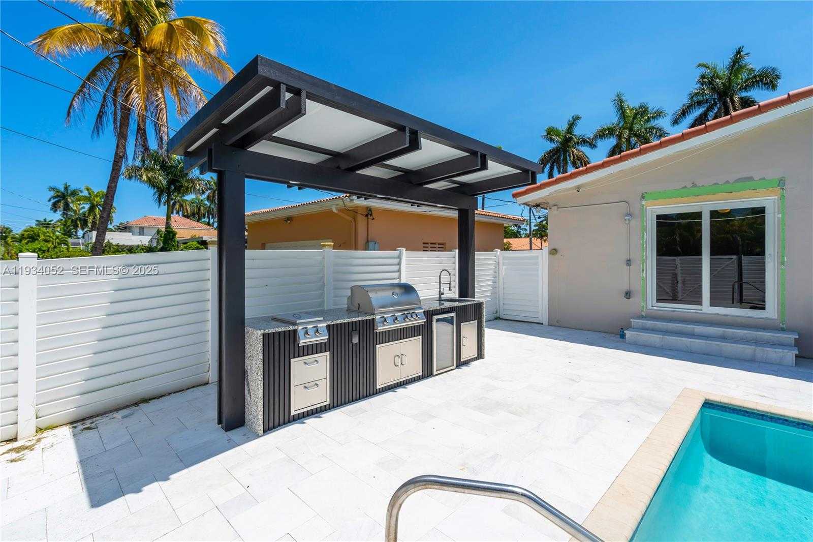 Small Image of 1045 HOLLYWOOD BLVD, Hollywood Number 2