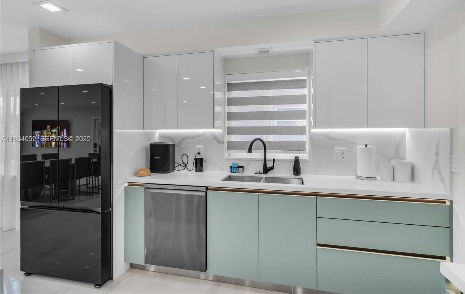 Small Image of 1045 HOLLYWOOD BLVD, Hollywood Number 20