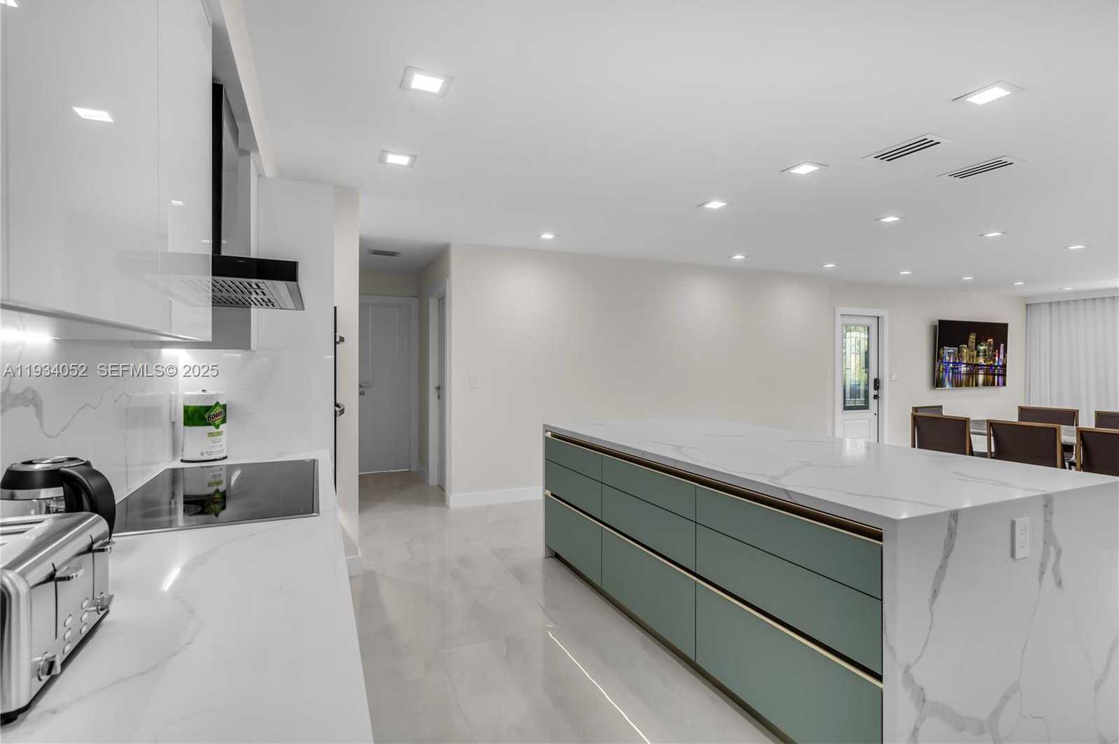 Small Image of 1045 HOLLYWOOD BLVD, Hollywood Number 22