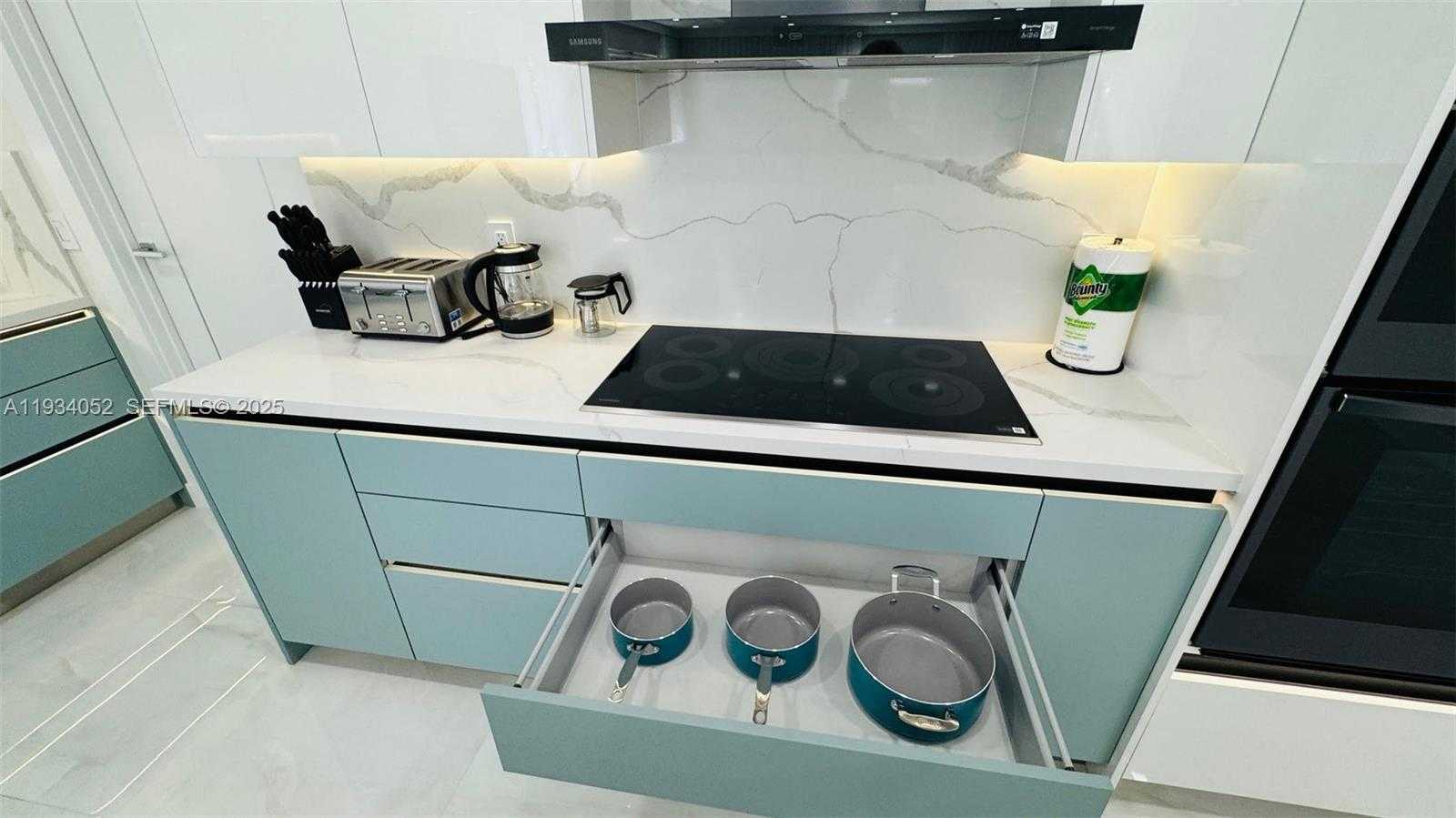 Small Image of 1045 HOLLYWOOD BLVD, Hollywood Number 23