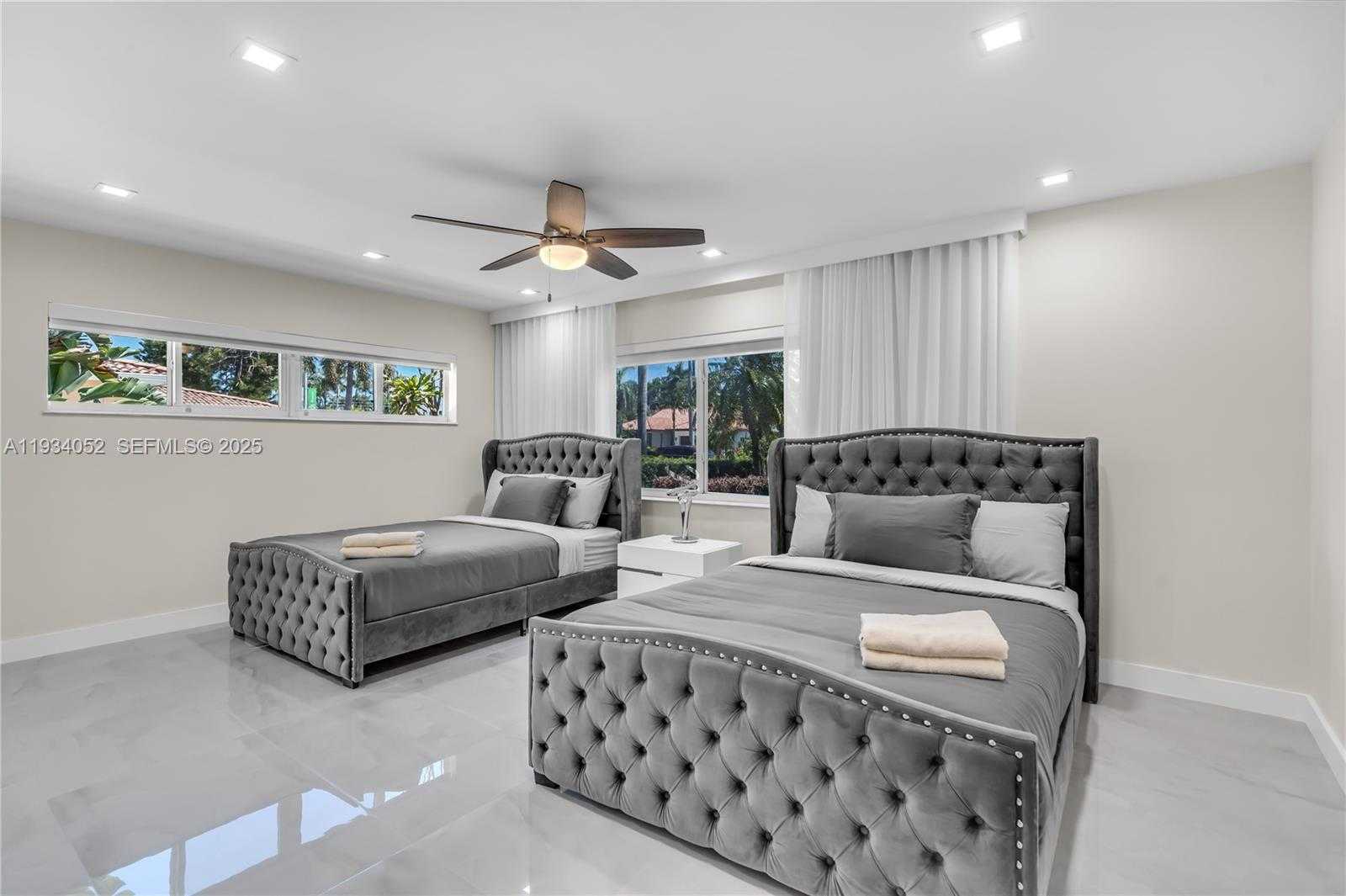 Small Image of 1045 HOLLYWOOD BLVD, Hollywood Number 25