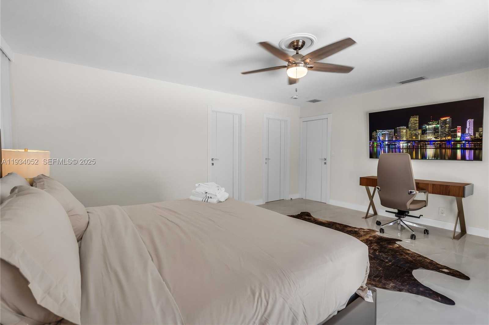 Small Image of 1045 HOLLYWOOD BLVD, Hollywood Number 32