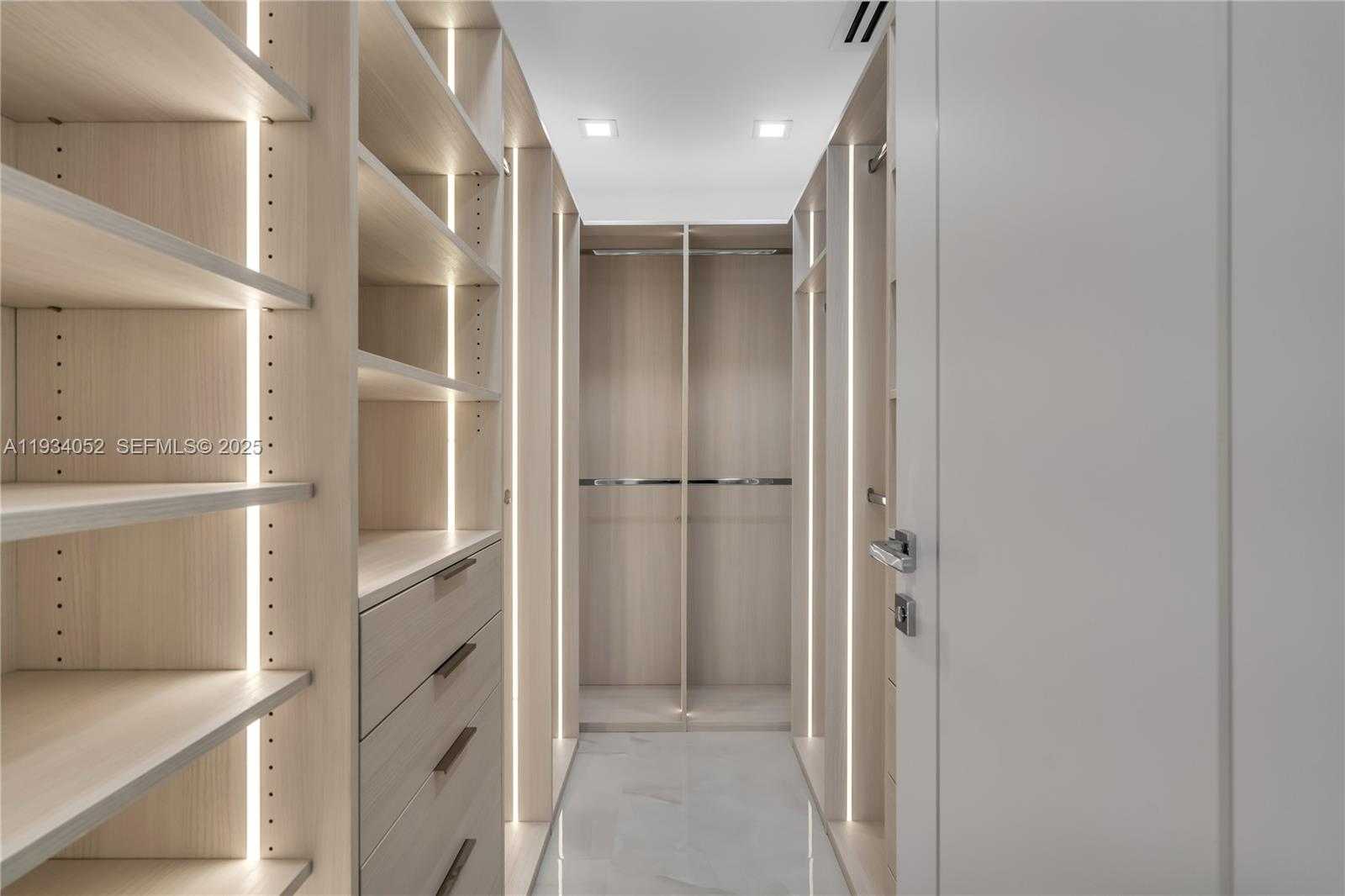 Small Image of 1045 HOLLYWOOD BLVD, Hollywood Number 33