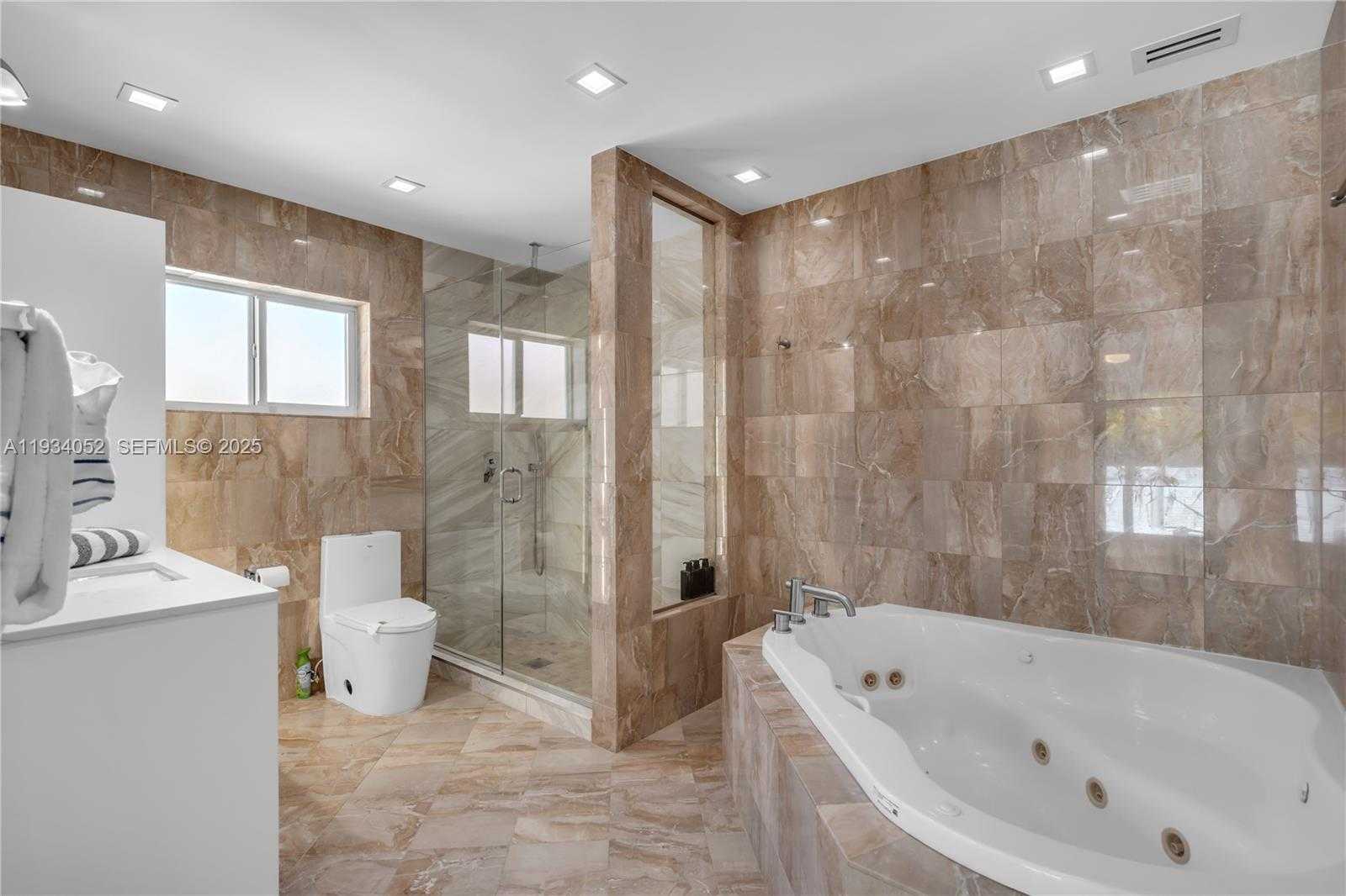 Small Image of 1045 HOLLYWOOD BLVD, Hollywood Number 34