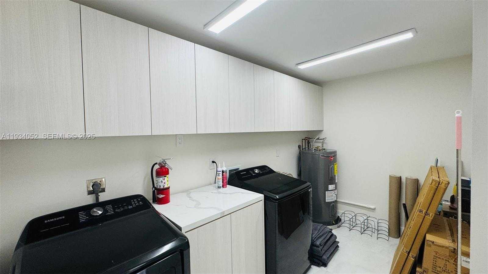 Small Image of 1045 HOLLYWOOD BLVD, Hollywood Number 37