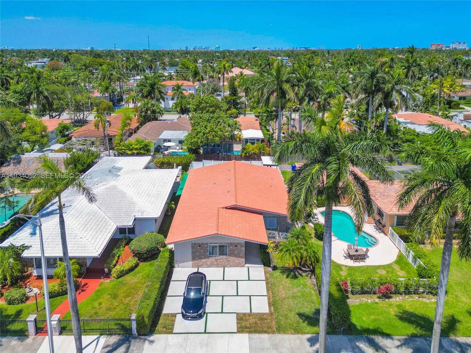 Small Image of 1045 HOLLYWOOD BLVD, Hollywood Number 5