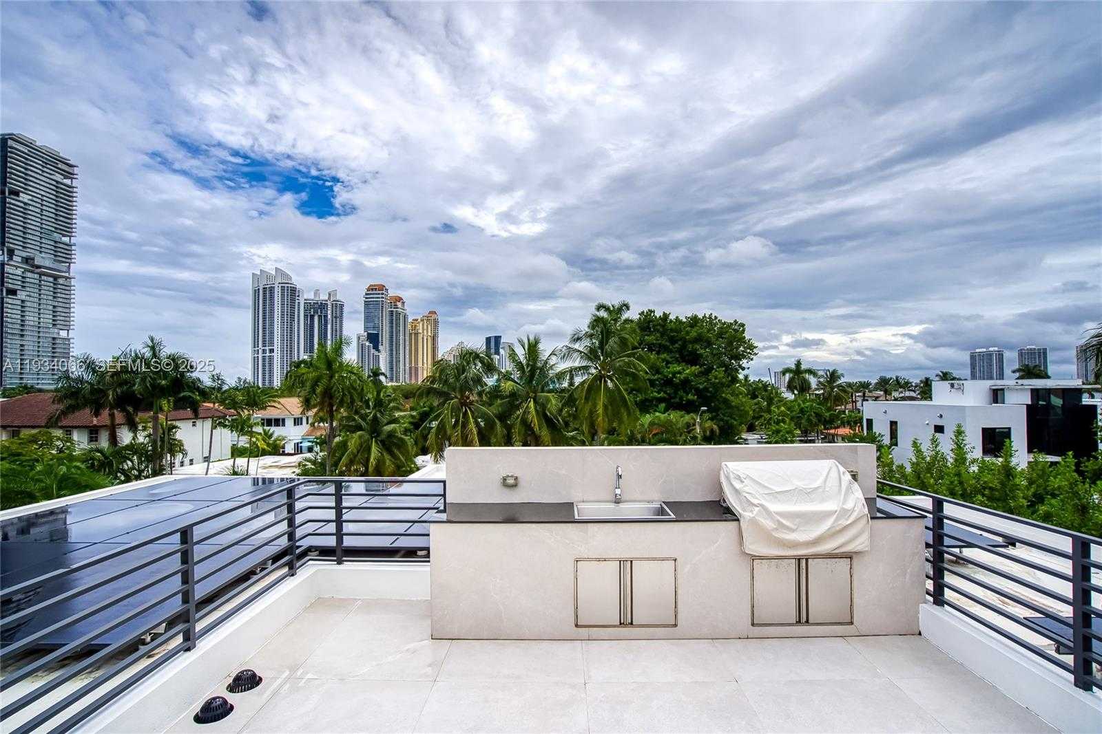 Small Image of 311 SOUTH EAST 189TH ST, Sunny Isles Beach Number 16