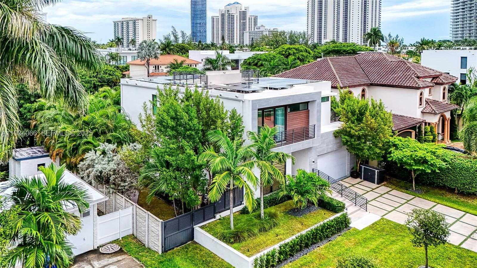 Small Image of 311 SOUTH EAST 189TH ST, Sunny Isles Beach Number 3