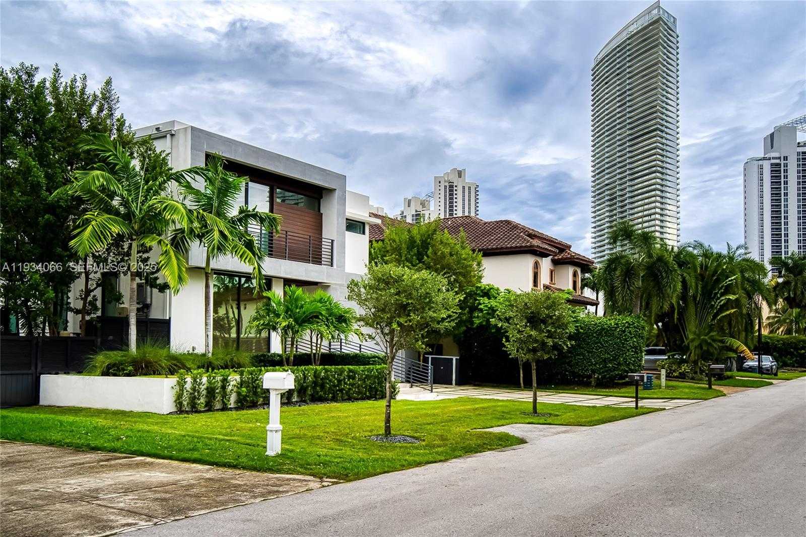 Small Image of 311 SOUTH EAST 189TH ST, Sunny Isles Beach Number 4