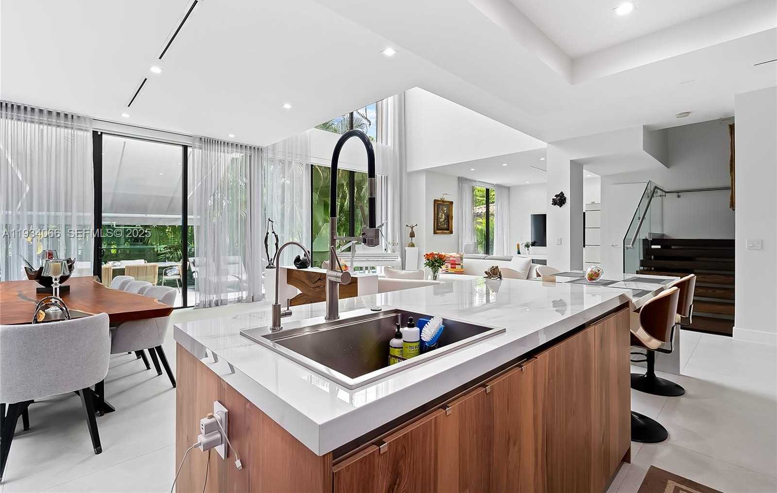 Small Image of 311 SOUTH EAST 189TH ST, Sunny Isles Beach Number 48