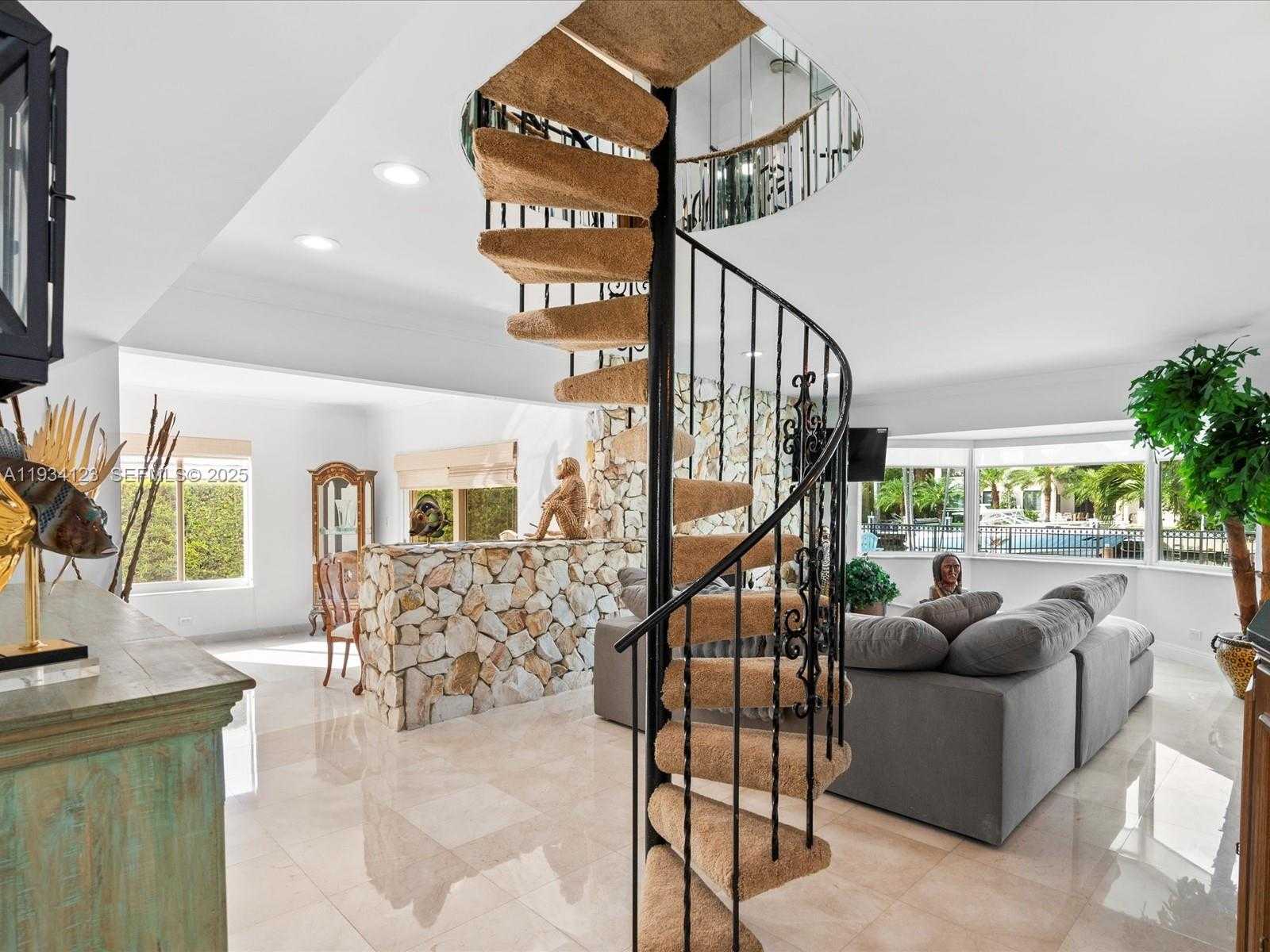 Small Image of 624 PALM DR, Hallandale Beach Number 15