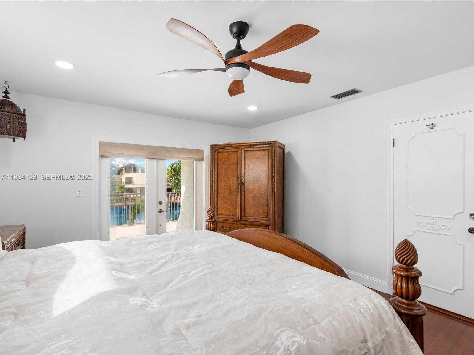 Small Image of 624 PALM DR, Hallandale Beach Number 27